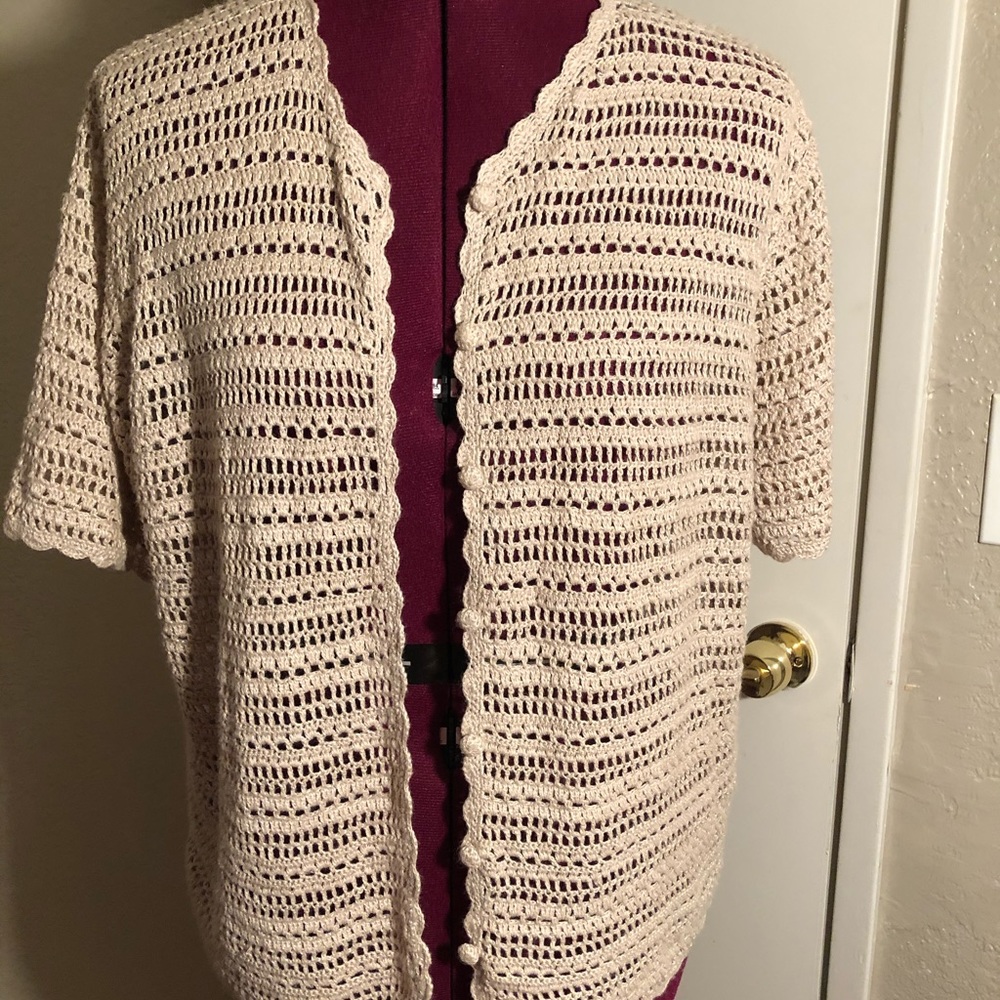 Woman’s crochet beige sweater size M.